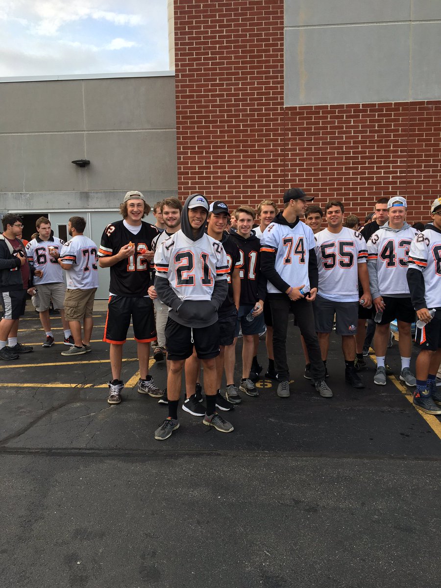sandiking55's tweet photo. CHS football team annual salt sale delivery is today! Go Bulldogs! https://t.co/y8mFk6sYkS
