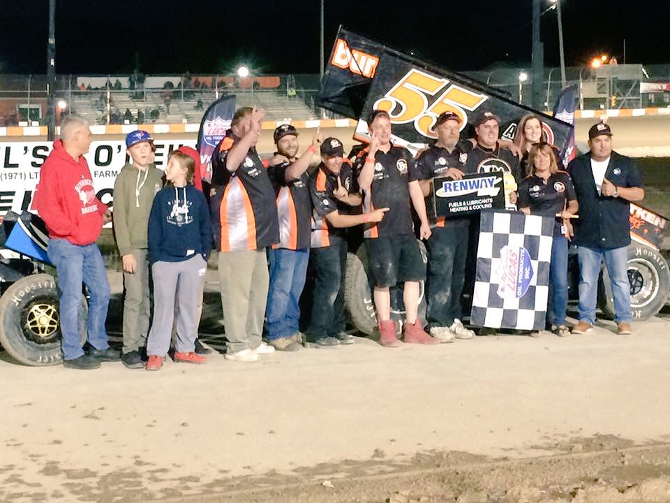 bbarnracing's tweet photo. Mikey Bobby, Mike Thorne gets his 1st crate sprint career win after so many running up finishes! @OhswekenSpdway #burgerbarn #ace1 #aitkens🏁 https://t.co/noMCDB6gU2