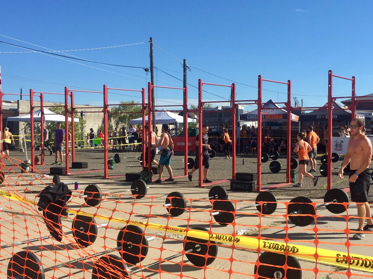 capncrossfit's tweet photo. The 8:00 heat getting it done at #Hotshots19  Memorial WOD! https://t.co/etViXmX09M