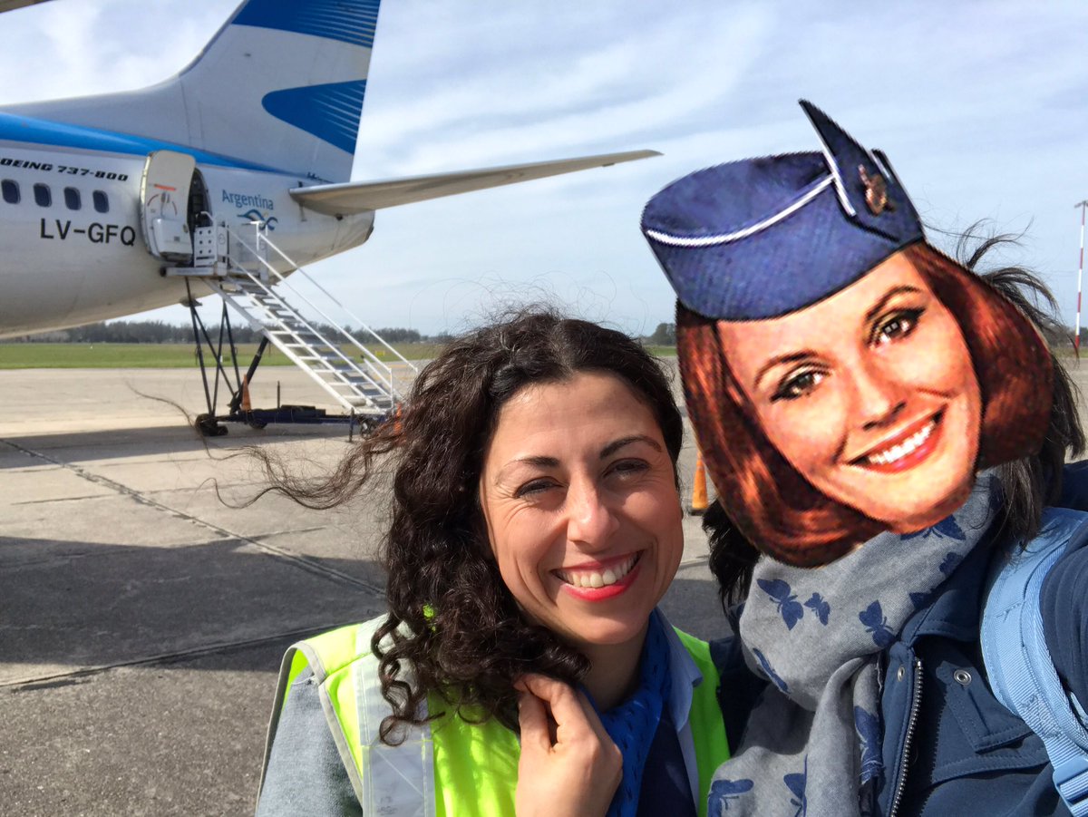 Floxie10's tweet photo. Un gusto conocerlos #TeamMDQ de @Aerolineas_AR !!! #TeamTrafico! Gracias!!!! 🙌🏻❤️🇦🇷🛫 #MardelPlata @piscoriosleoz https://t.co/tbFH4iM9zs