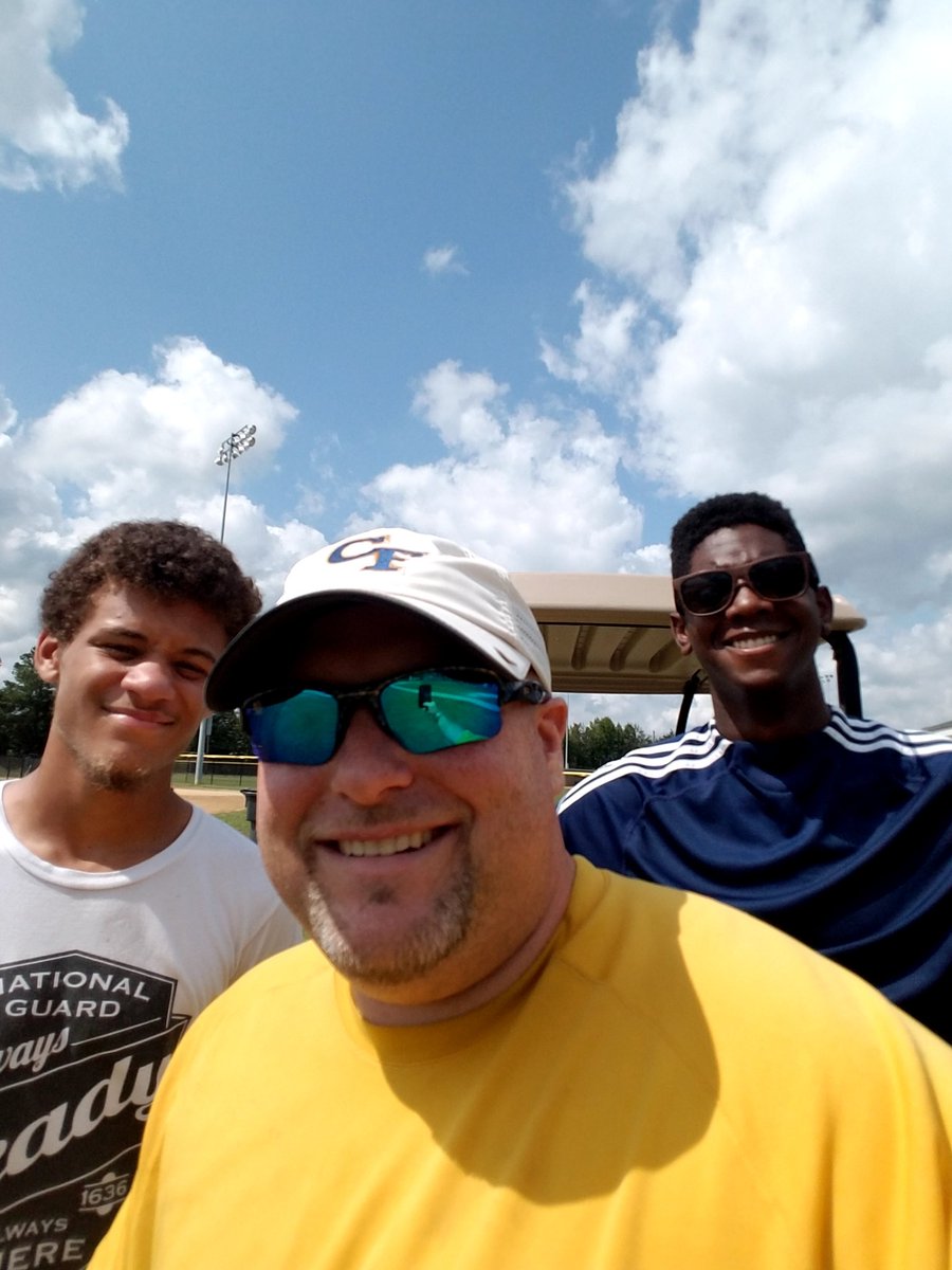 MatthewJHanes1's tweet photo. CFXC ready to begin a little campus clean up!!! #WeAreCapeFear #ColtPride #ColtPrideNeverStops https://t.co/FuLyKDsUGp
