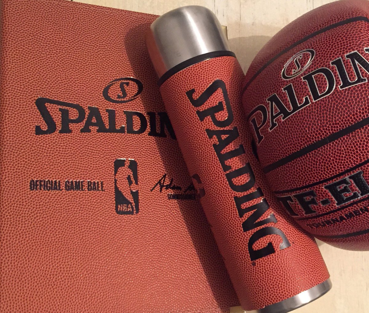 pviola14's tweet photo. Larga la Americup en Bahía y mañana ARG-VEN. Primer set de @SpaldingAR para sortear. RT y seguirnos en redes sociales. #Basquetbol https://t.co/kD6669qbjl