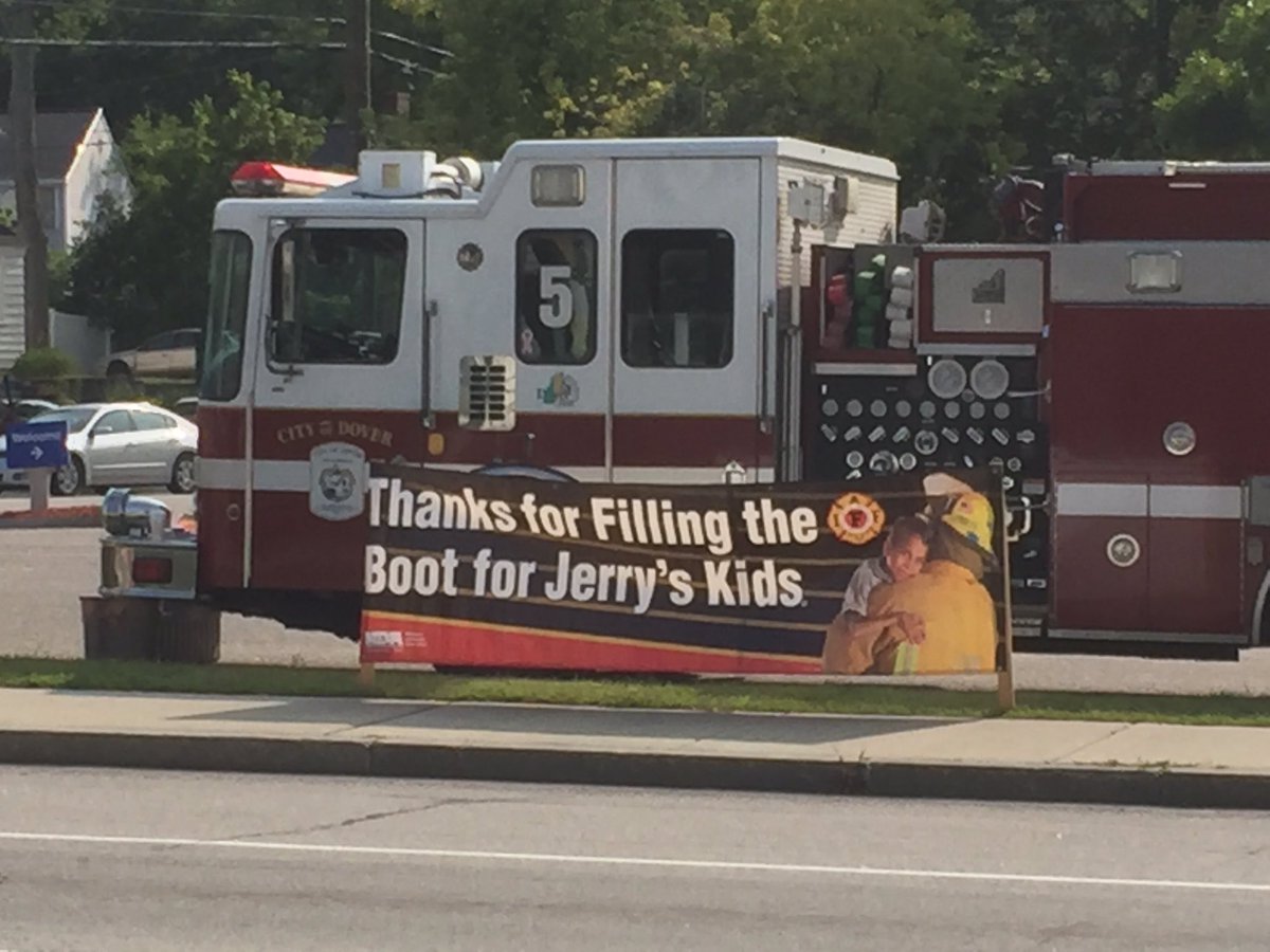 MDANewHampshire's tweet photo. Help Dover Fire L-1312/2909 "Fill the boot" today till 4pm. Thank you Dover Fire for filling the boot for MDA. #filltheboot #mda https://t.co/tk8xE9Nevt