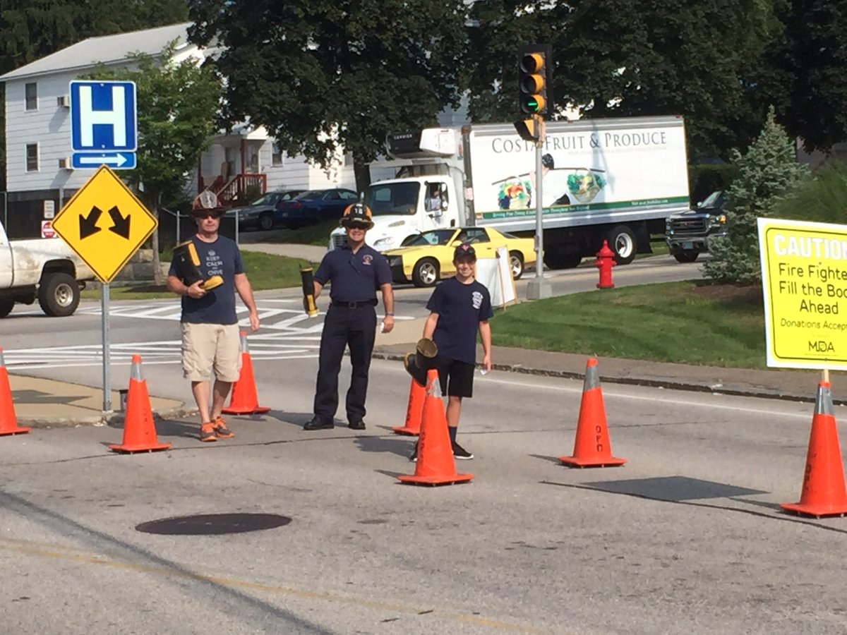 MDANewHampshire's tweet photo. Help Dover Fire L-1312/2909 "Fill the boot" today till 4pm. Thank you Dover Fire for filling the boot for MDA. #filltheboot #mda https://t.co/tk8xE9Nevt