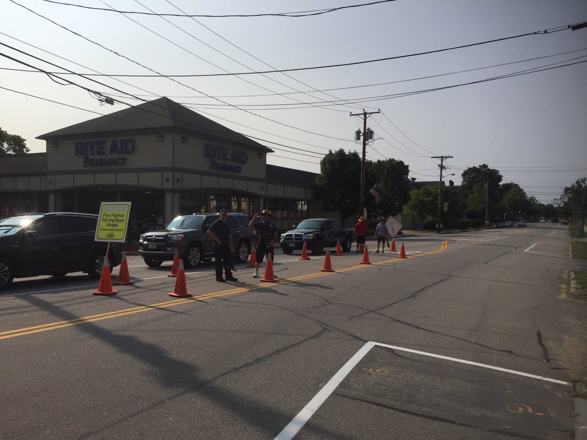 MDANewHampshire's tweet photo. Help Dover Fire L-1312/2909 "Fill the boot" today till 4pm. Thank you Dover Fire for filling the boot for MDA. #filltheboot #mda https://t.co/tk8xE9Nevt