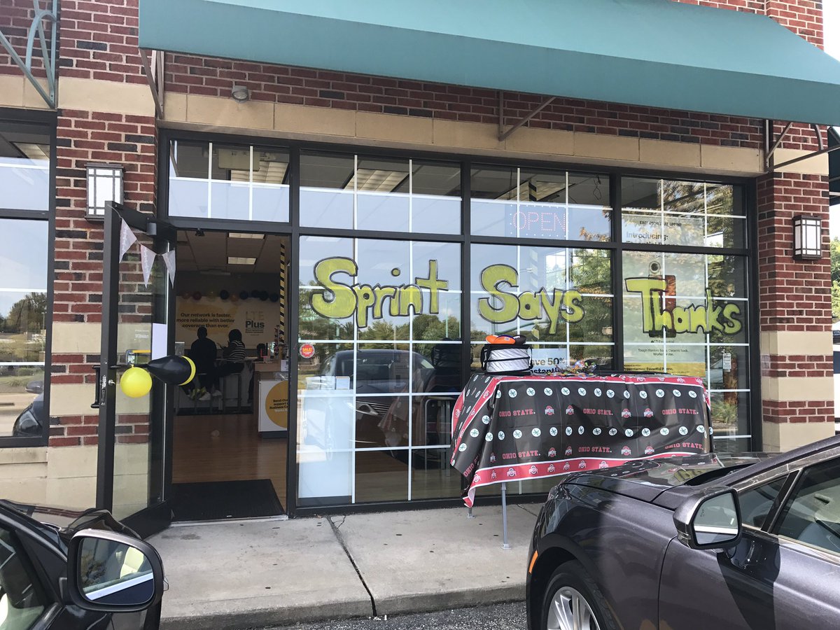 AndieeMiller7's tweet photo. #SST at mobileNOW Independence and a store full of customers!!  @BDSprintOhMi @kimreichle @powerregionwins https://t.co/hDhCb7m6ws
