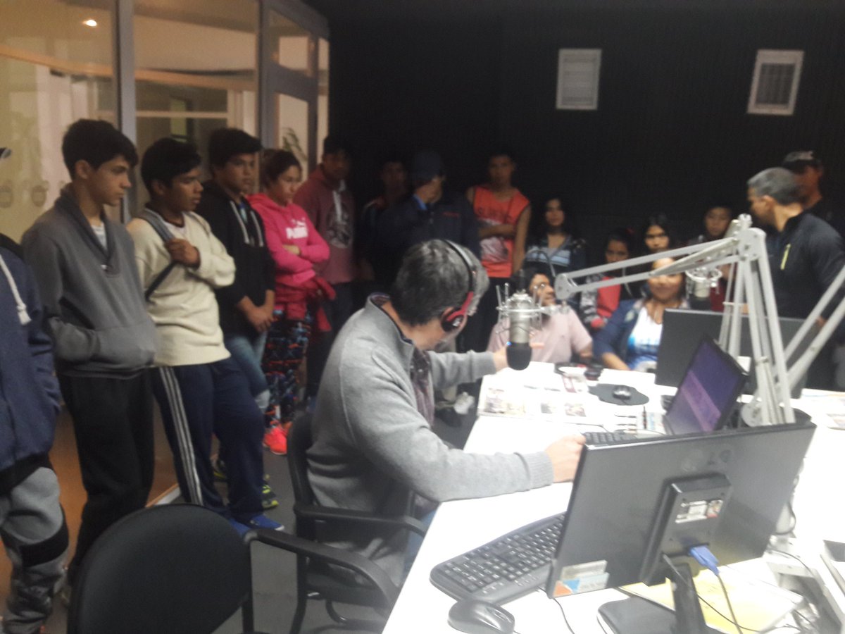 cajcerrillos's tweet photo. Salimos al aire por AM 840. CAJ Pacto de los Cerrillos. @SomosCAJ_2017 @prensaescuelas @fguillesaavedra @vanesa_aramayo @chuecocalderaok https://t.co/fO50XiGV9D