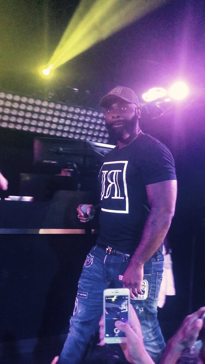 Tristan_dsst's tweet photo. Quand @KaarisOfficiel1 arrive pour niquer des mères 🔥🖕🏼@novaclub45 #NVCLB https://t.co/3zEjpGrixG