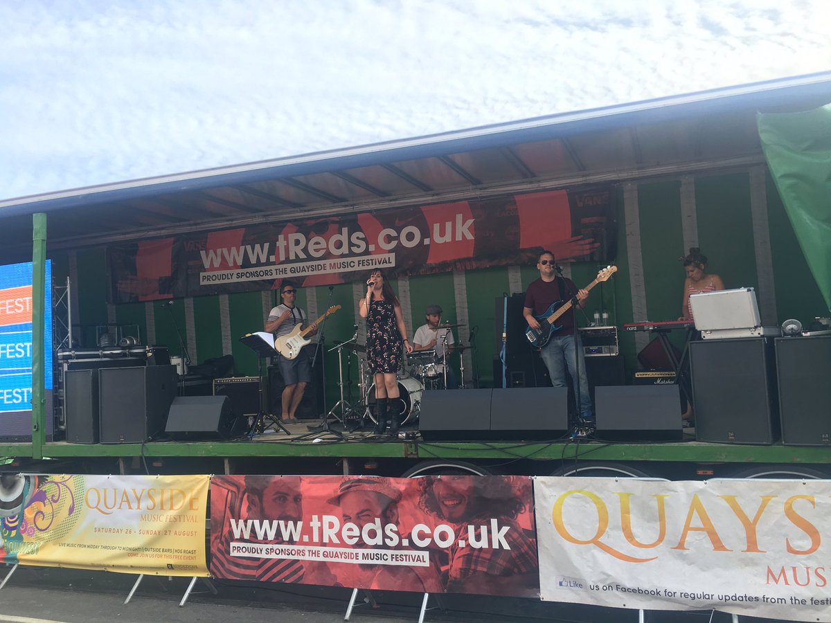 Hustle absolutely owning it in the #QuayFest stage!!!