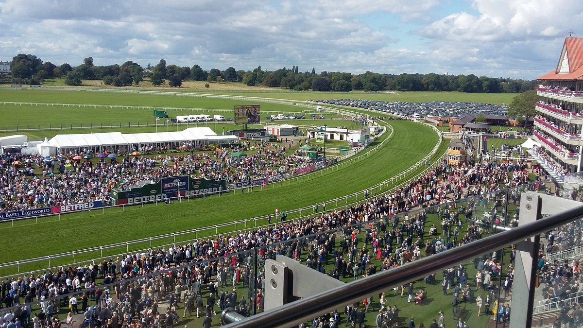 Lovely people congratulations on your long service <a href="/BroadLane_LBO/">BroadLane_LBO</a> <a href="/linda_brunskill/">Linda Brunskill</a>