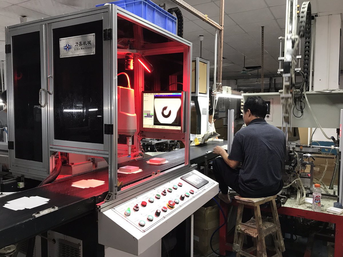 Foreverpackagi1's tweet photo. #packaging #jewelry #jewelrypackaging #giftpackage #giftbox #giftshop #ringbox  This is our position automatic machine.🤓 https://t.co/jJmUcQFrZz