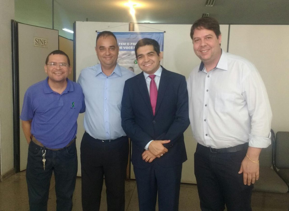 cairosantos's tweet photo. Séc. De Governo de Goiás Tairone de Martino lançando o programa passe estudantil em Rio Verde. https://t.co/opNS6vtLut