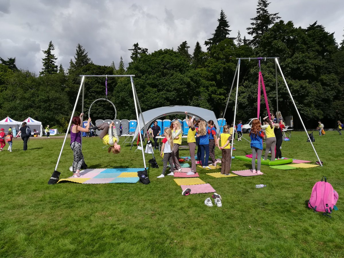 _annathomas's tweet photo. "Best Brownie trip ever!!" We all had so much fun at Rise to the Challenge @GirlguidingScot #RTTC2017 https://t.co/MIuW0oAA21