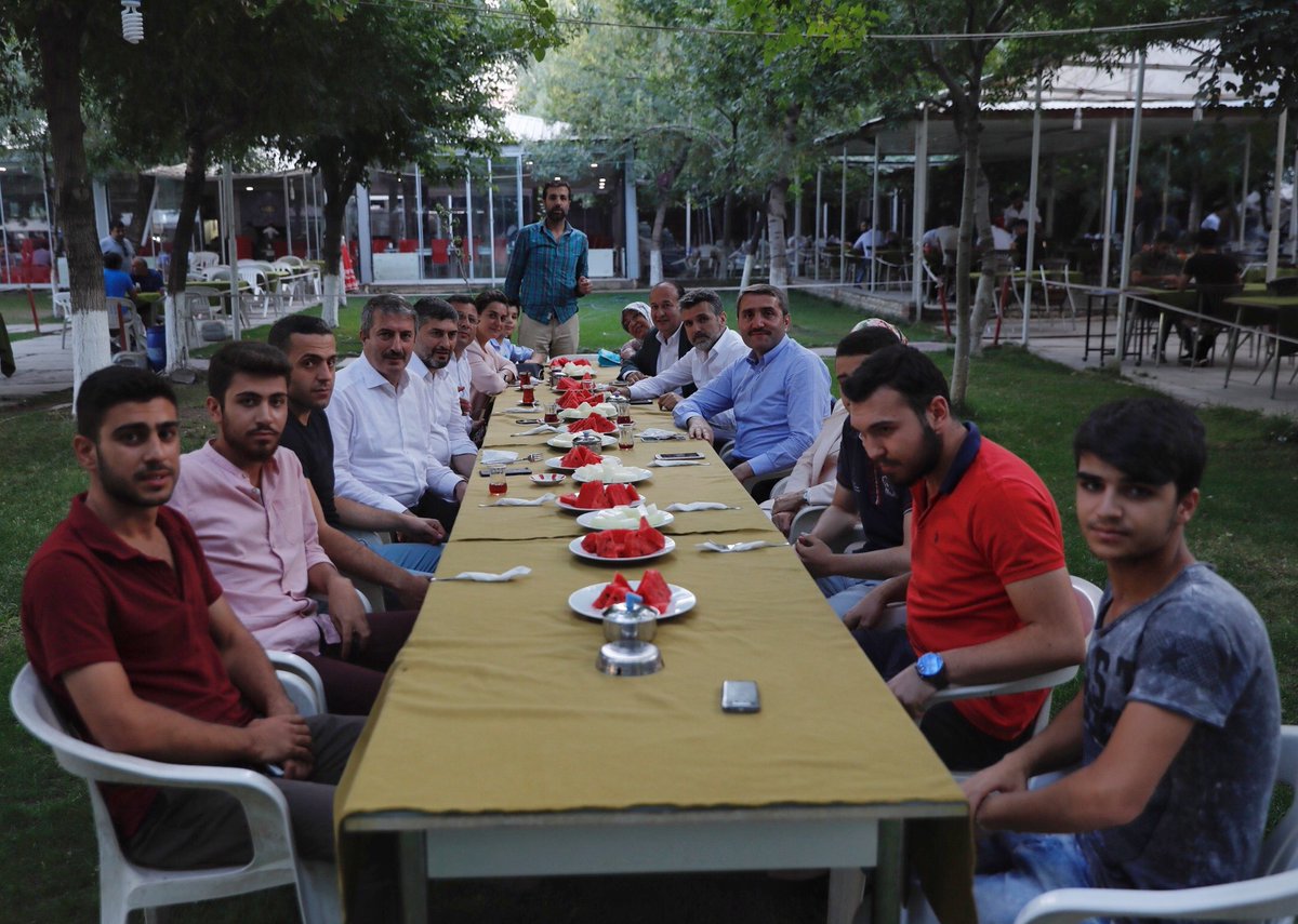 SelimTemurci's tweet photo. Anadolu'nun Fethi Malazgirt 1071 Anma Programı'nın ardından, Muşlu genç kardeşlerimizle bir araya gelerek  hasbihâl ettik. #26Ağustos1071 https://t.co/qiyABeKBOo