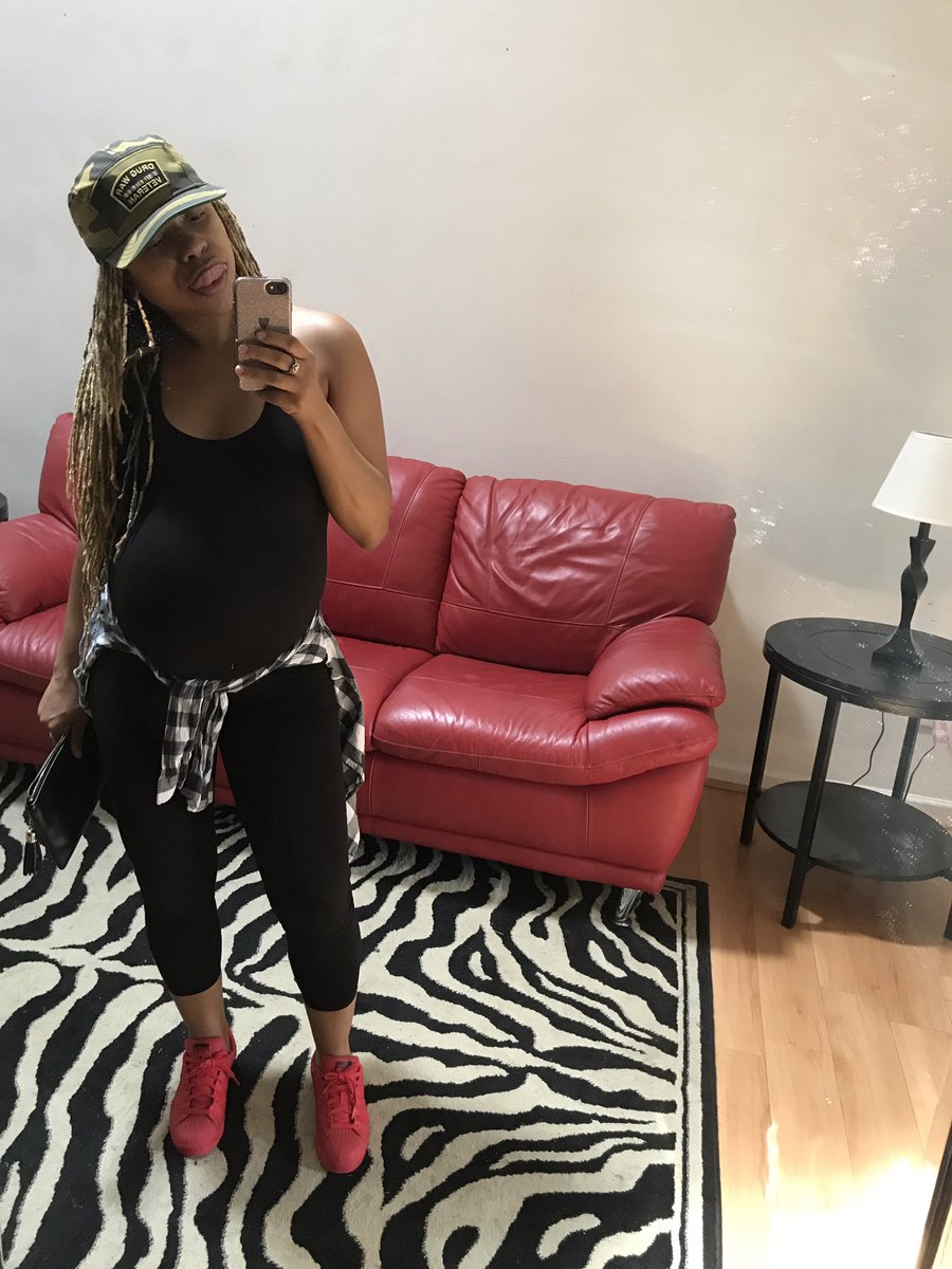 _143MaryJane's tweet photo. Dat one piece though #35week #biggbayybee https://t.co/kRkKK3Lo75