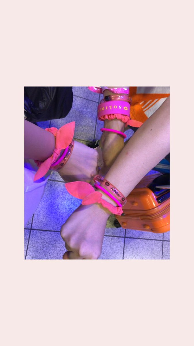 Collars_MOEKA's tweet photo. はるなとあいかちゃんと^ - ^
優ちゃん。
アニバぶりに会ったんだよ！！！
えーね楽しすぎたよ！！！！
EXOを食い入るように見つめてる優ちゃんなんか素敵でした^ - ^
優ちゃんお疲れ様でした〜〜！！ https://t.co/LdOXPeyT2b