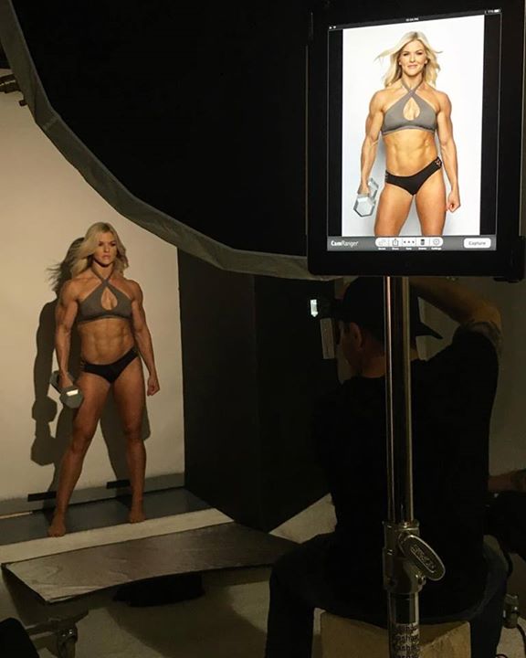 gritgrindhustle's tweet image. @blondebrookeence looking hot on her @oxygenmagazine cover shoot! #itmakesence @CrossFit