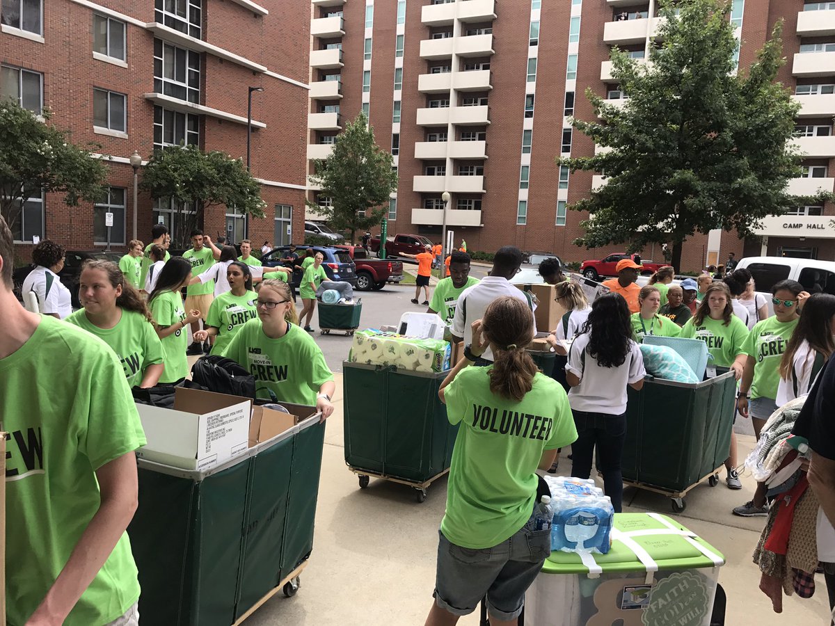 UABNews's tweet photo. It's #BlazerMoveIn time! Welcome to your home, UAB family! ππ https://t.co/kgG4qtEqpF