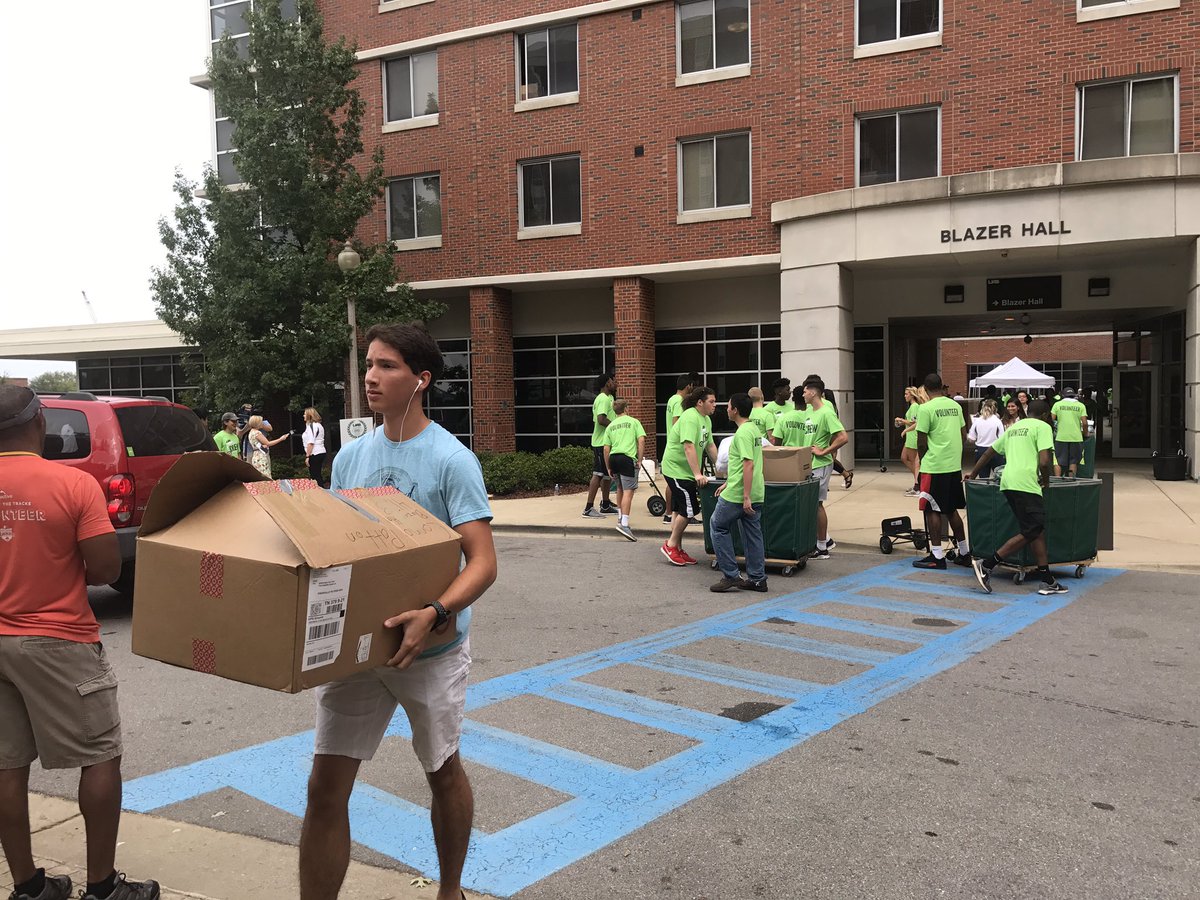 UABNews's tweet photo. It's #BlazerMoveIn time! Welcome to your home, UAB family! ππ https://t.co/kgG4qtEqpF