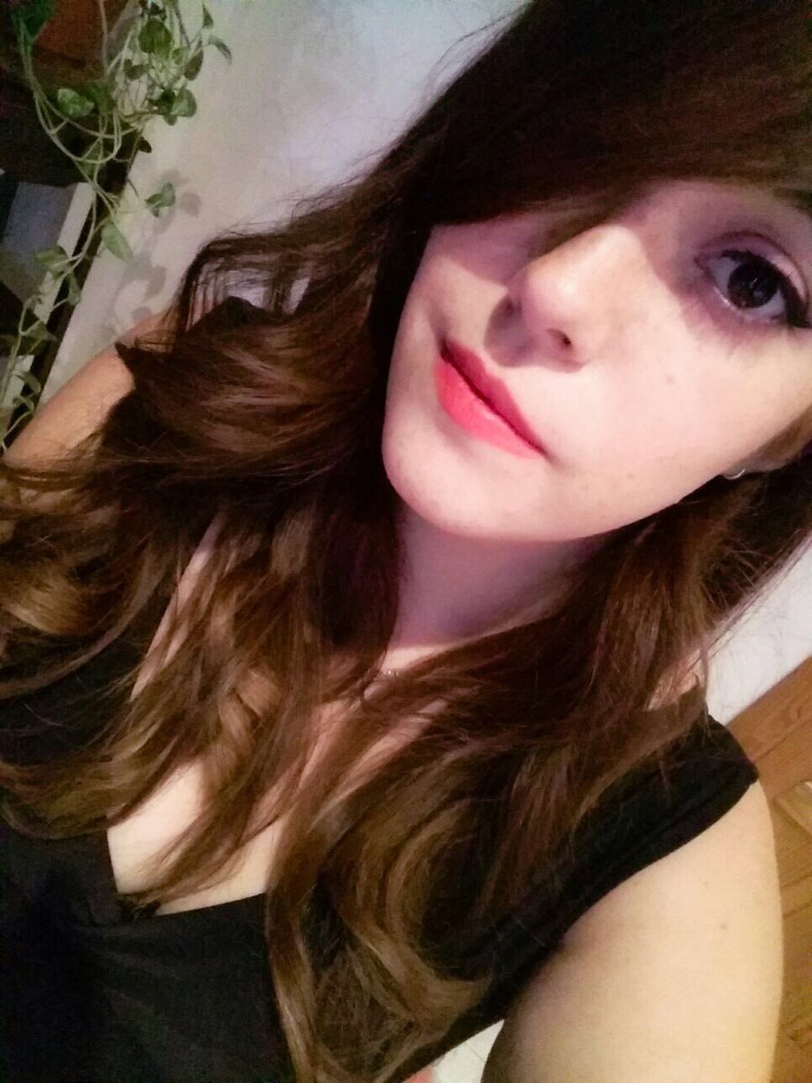 ainoabff's tweet photo. Si es que es la mujer más preciosa que existe y no puedo amarla más porque me explotaría el corazón 💖💜❄️ #18Ya #NoMeLoCreo 🙊 https://t.co/ZjOl516ZCA
