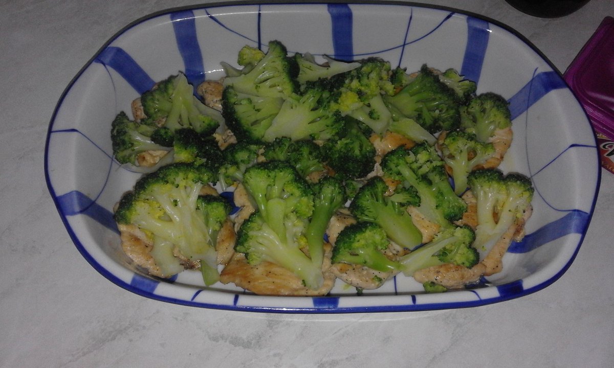 mnds__army's tweet photo. I hope you get married after that😂i can cook yeee
@NiallOfficial 
#DirectionersBring1DBackToLife https://t.co/pGinTbsA7s
