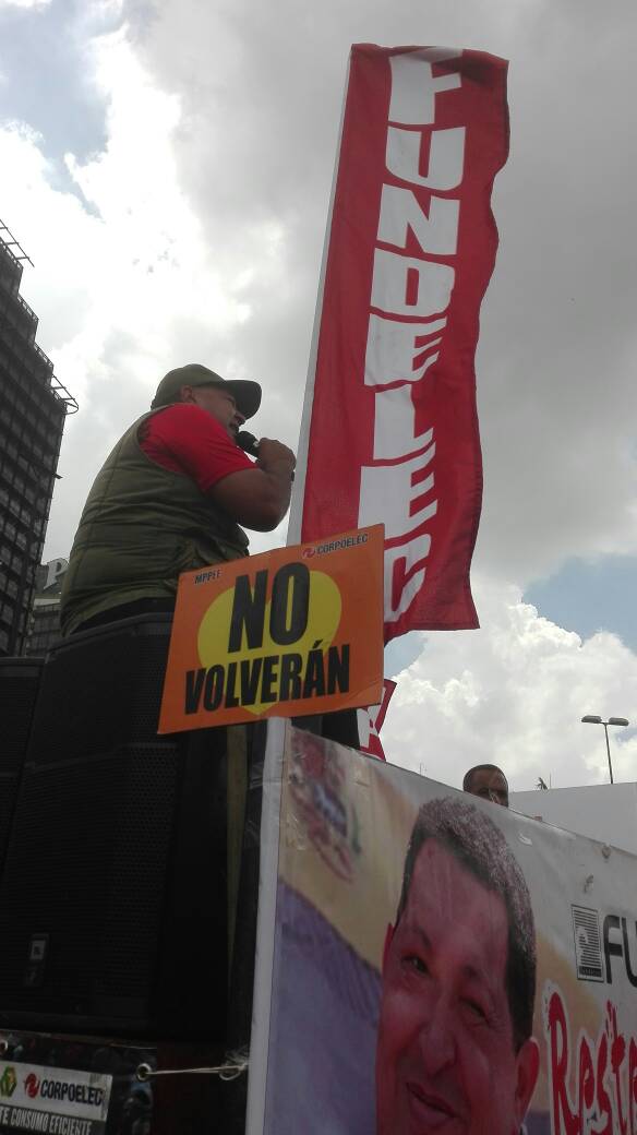 Stephanisartory's tweet photo. Julvio Millar "Trump aquí vamos con uniforme, sin uniforme, todos, los hijos de Bolívar y Chávez porque #EsHoraDeDefenderLaPatria @LMOTTAD https://t.co/VayxbFEPrT