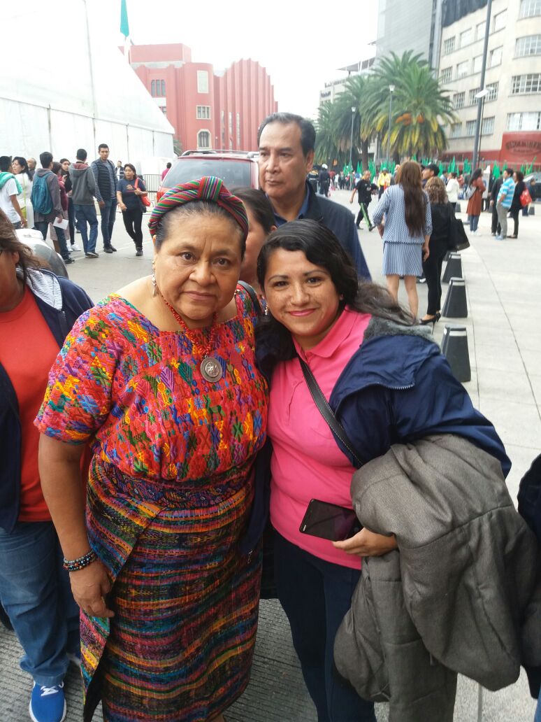 IvdiraG's tweet photo. Un gran honor estar junto a un Premio Nobel!!! https://t.co/o1029X298v