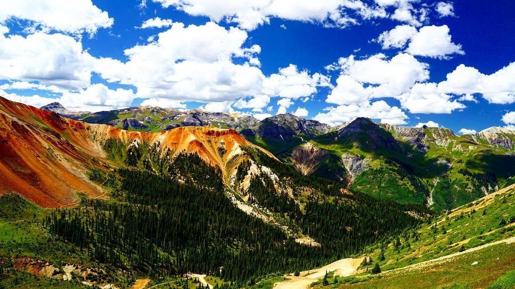 libbysonloose's tweet photo. Another one from our #4x4 #offroading around Ouray.  The colors were so beautiful!!! https://t.co/6AQTyGBbvg
