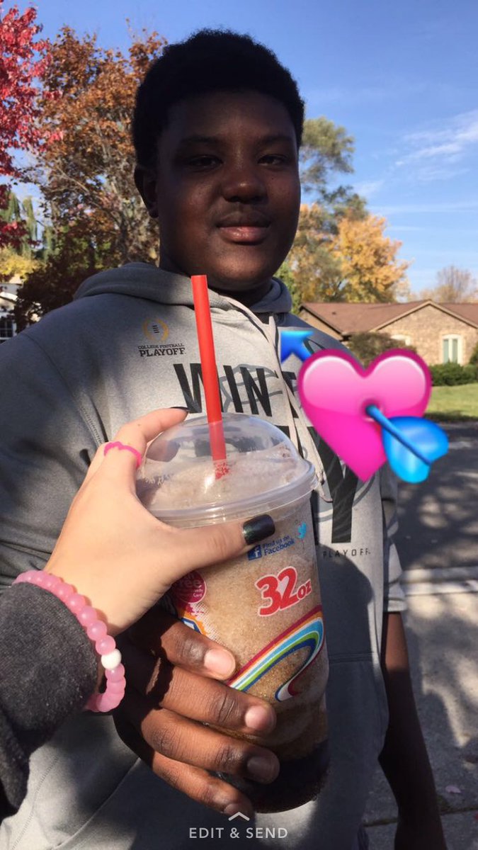 mackenziedavila's tweet photo. happy 18th @ErickWilliams58🎉🎁🎈🎂 #putthatBACK #hitthewhip #caniplshaveaux https://t.co/obcxQjvSTl