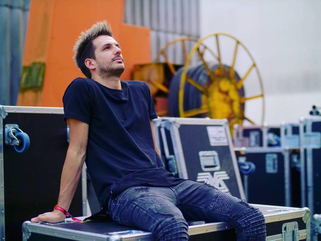 Backstage chillin' ☀️ https://t.co/6iTrsXJDtY