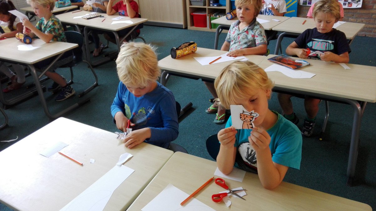 OBSDeSlinger's tweet photo. Kanjerpetten maken in groep drie. https://t.co/EHYtX3qqJa