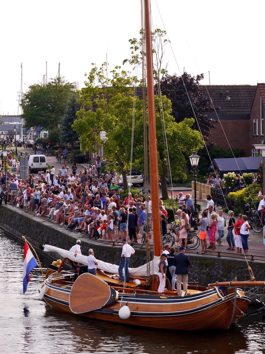 CentrumLemmer's tweet photo. Gezellige drukte #IFKS17 #skûtsjesilen #statenjacht #simmerynfryslan https://t.co/8jiNccnxX9