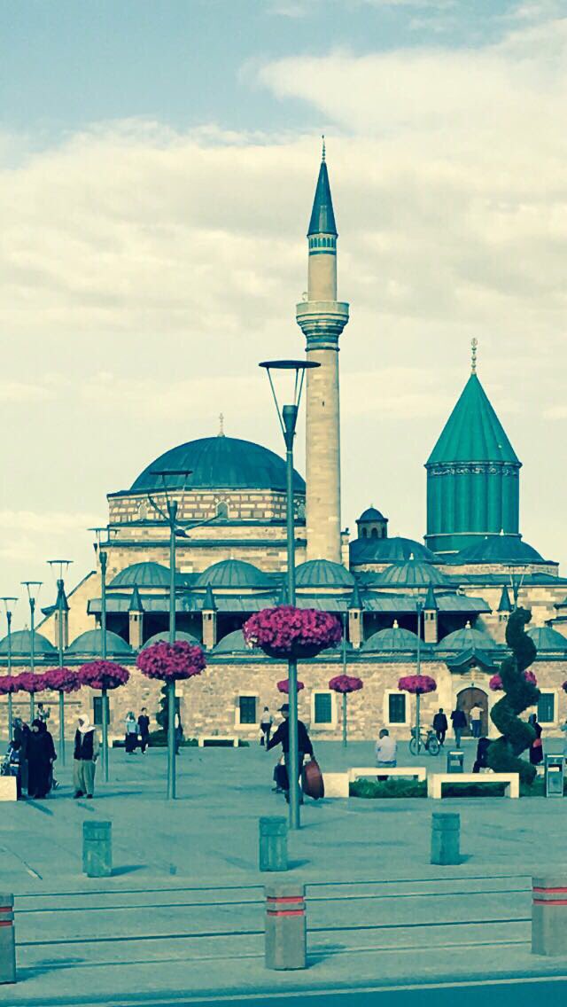 Sütten çıkınca bütün kaşıklar aktır.
Önemli olan,
içinden çıktığın sütü ak bırakmaktır.

Mevlana
🌹🕋🌹

"İnsanın değeri ise aradığı şeydir"