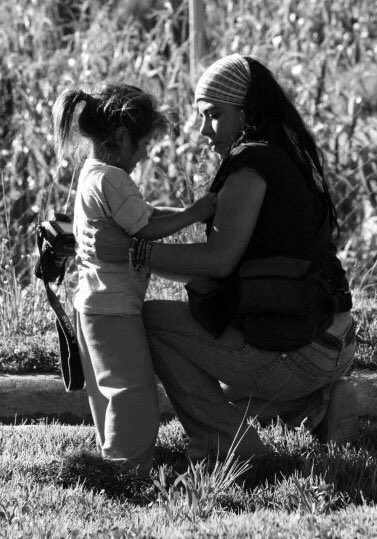 Fridaguerrera's tweet photo. A hacer nuestro trabajo, vamos a ver madres que hoy necesitan ser la voz de sus hijas...porque esto no se detiene #NoLasDejesInvisbles https://t.co/zn7mk1TQoQ