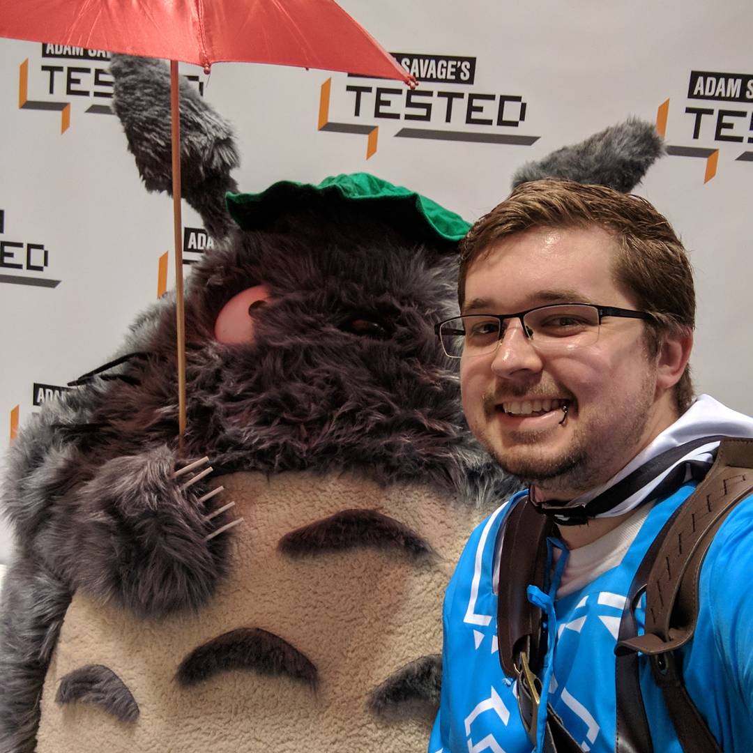 BossFightProps's tweet photo. #gundam cardboard, @donttrythis s Totoro outfit, and @chinbeard s, #cosplay and props from #crunchyrollexpo2017 #crunchyrollexpo https://t.co/IxGCCbgG5W