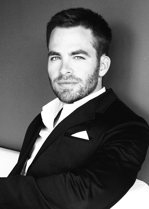 actors_pics's tweet photo. happy birthday to the talented chris pine! 💙 https://t.co/xHp4YHzstl