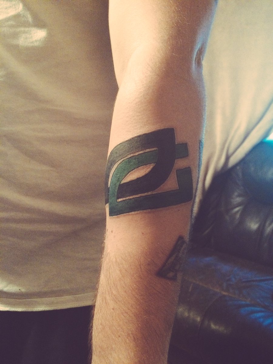 ThatGuyNoMadd's tweet photo. People may hate but I love my boys in all of @OpTicGaming #GreenWall #OGLoyal https://t.co/y1tULJB0Hz