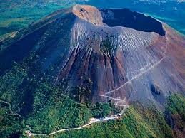 s1m0chap's tweet photo. Spent my morning walking up this little beauty #Versuvius https://t.co/DHSVaIIam5