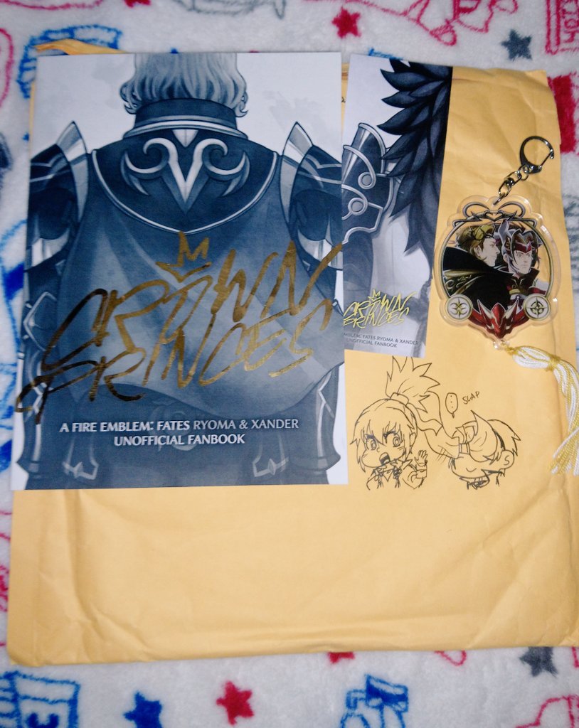 Kariya077's tweet photo. Fanbook from @fecrownprinces had finally came home! All the arts are incredible💕💕 Crown princes are too handsome that make me want to cry😂💕 https://t.co/Ju74QfcU4n