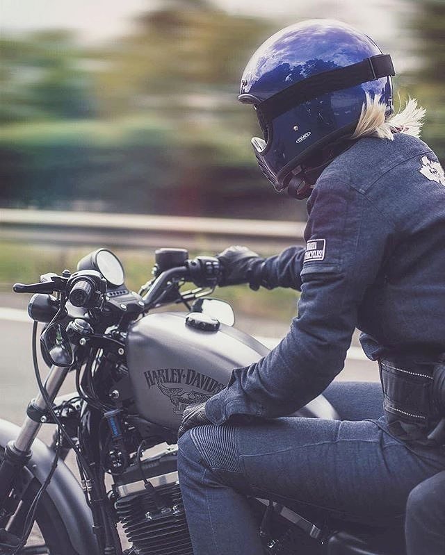 LowbrowCustoms's tweet photo. Need a new helmet, have you checked out a @dmdhelmet yet? Swing on over to https://t.co/Gnd5QFZh58 and check out a SeventyFive! #dmdhelmets https://t.co/v0hJs4jpf5