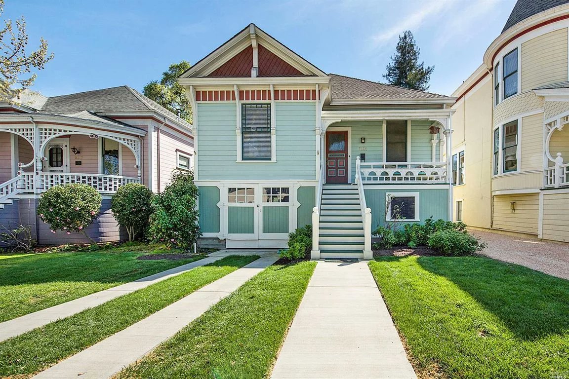 CRNapaValley's tweet photo. Listed at $910k - 2125 1st Street #Napa, #California #MoveToNapa #WineCountry #NapaHome #ColdwellBanker https://t.co/w5jqJAp3LU https://t.co/FqK1nCZXu3