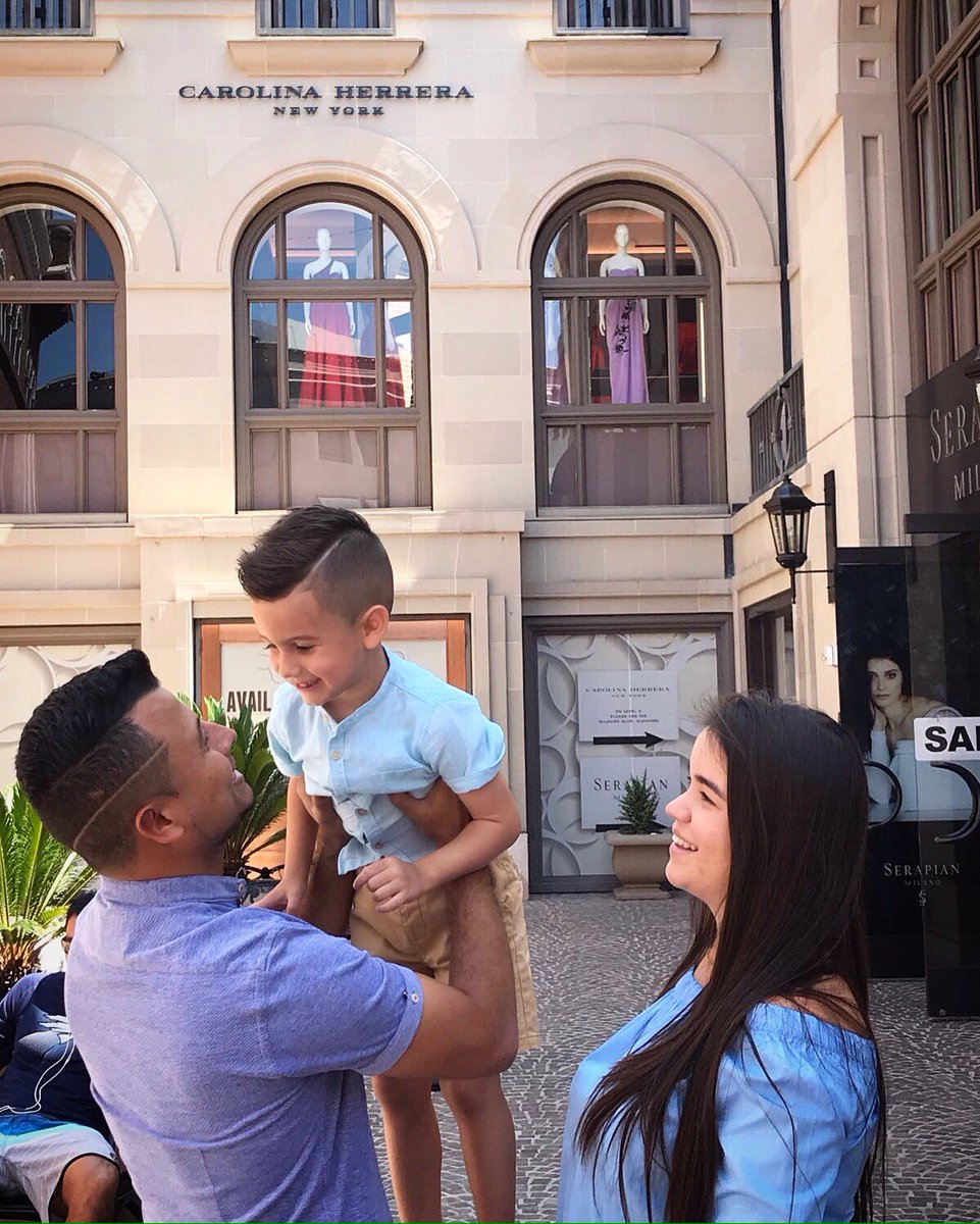 renegarciaofi's tweet photo. Las grandes maravillas del mundo son MOMENTOS no se compran pero al final son la mayor recompensa .
#familiaRis
#GraciasDios https://t.co/IyVbG2CYcU