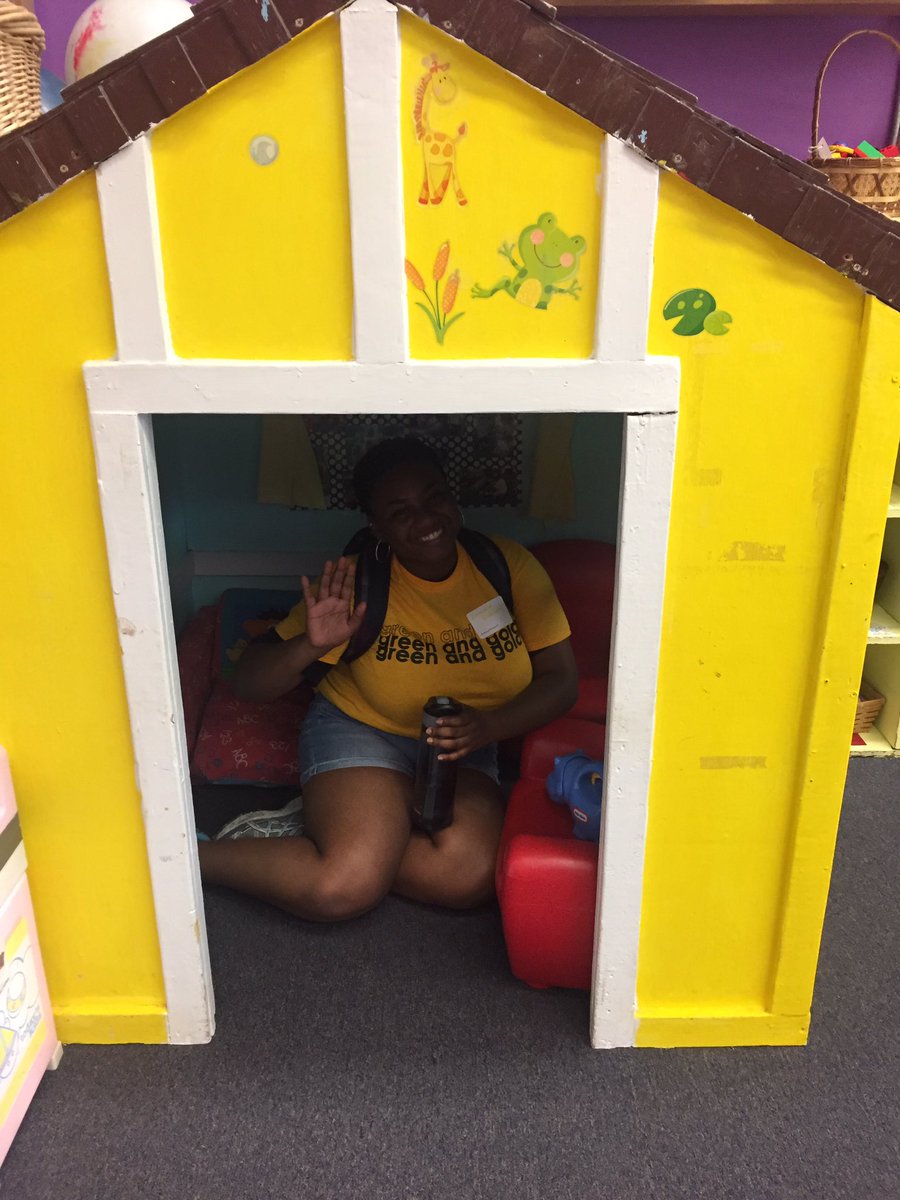 karenwebbercpa's tweet photo. Who says community service isn't fun?! @Brockport sent its new freshman out across @rochester today for #saturdayofservice #bport2021 https://t.co/qzX5Lh4N09
