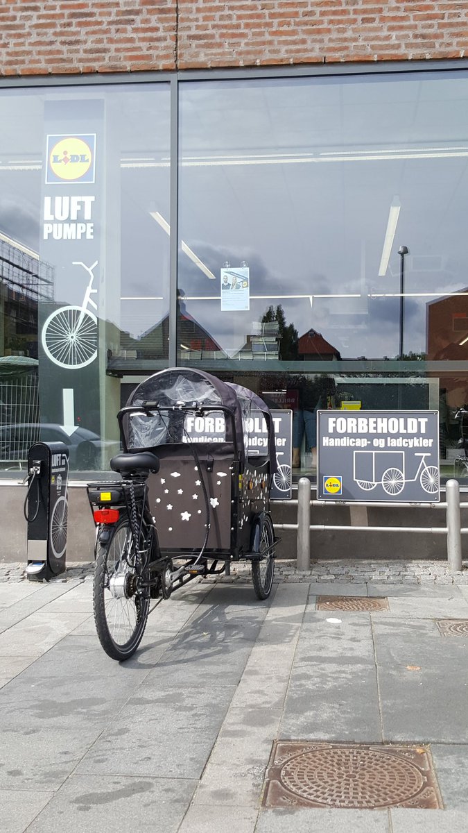 Places pour #cargobike devant un supermarché à #Copenhague

#svajerlob2017