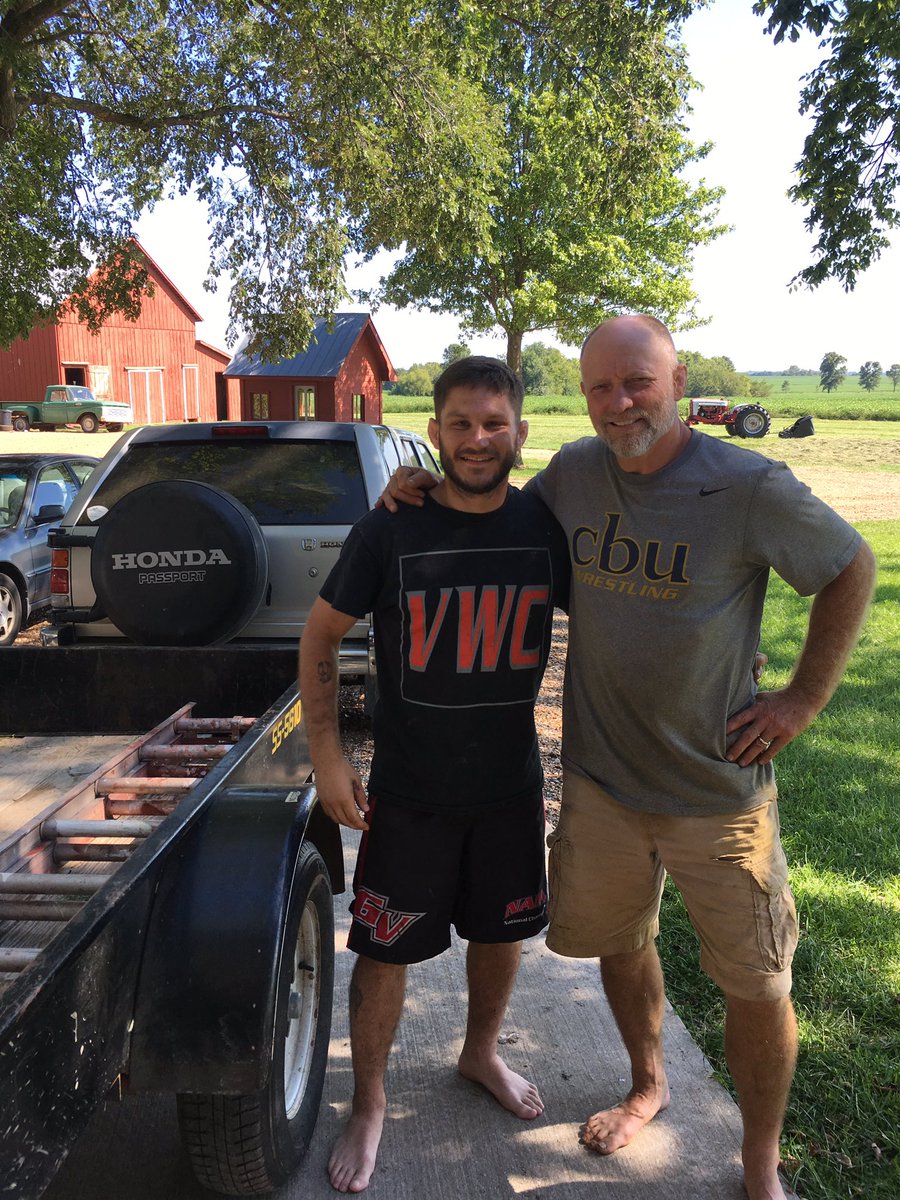 BJB133's tweet photo. Great day for some hard work on Steve Barrett's farm! #muleup #cowboyup https://t.co/heDIEJNwBg