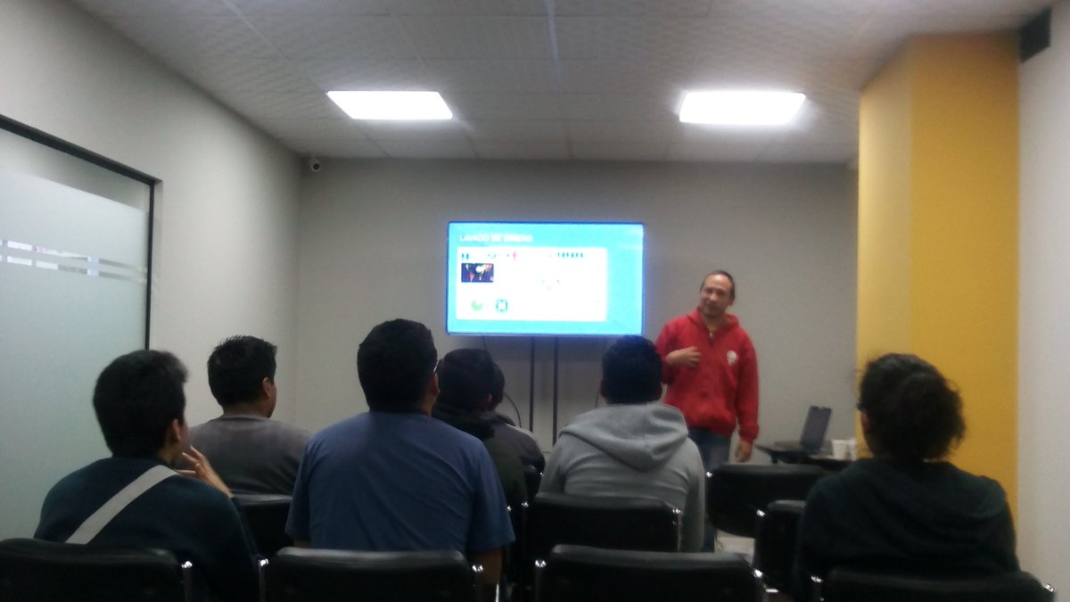 UnD3sc0n0c1d0's tweet photo. @3v11r7u nos conciencia sobre el "lavado del dinero" a través del cibercrimen en el #Hack4Tarija https://t.co/nLDGSXj4lN