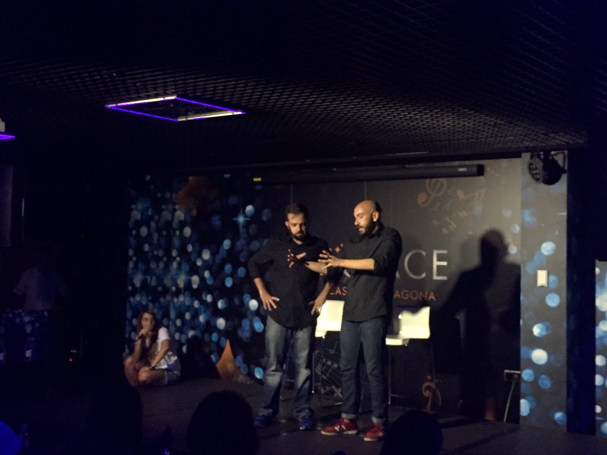 CasinoTarragona's tweet photo. Gran show de improvisación esta noche con @Improscritos 🙌🏻🙌🏻🙌🏻 https://t.co/AMKMB5W6Ol