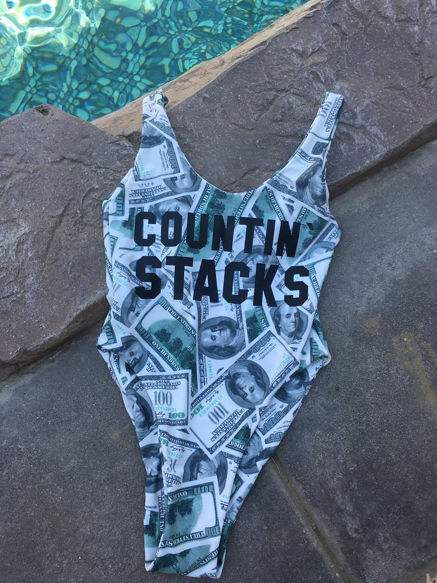 ClauditaTheOne's tweet photo. #Mayweather $100m
#McGregor $30m #countinstacks π΅ @twopieceme #boxing π₯ #MayweatherMcGregor https://t.co/nXqt10x228