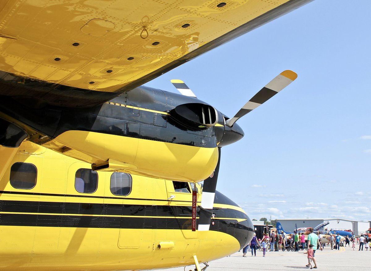 Elsablaine's tweet photo. Perfect weather for #AviationFunDay @FlyYKF Ministry of Natural Resources Twin Otter. https://t.co/YfB1FysxOA