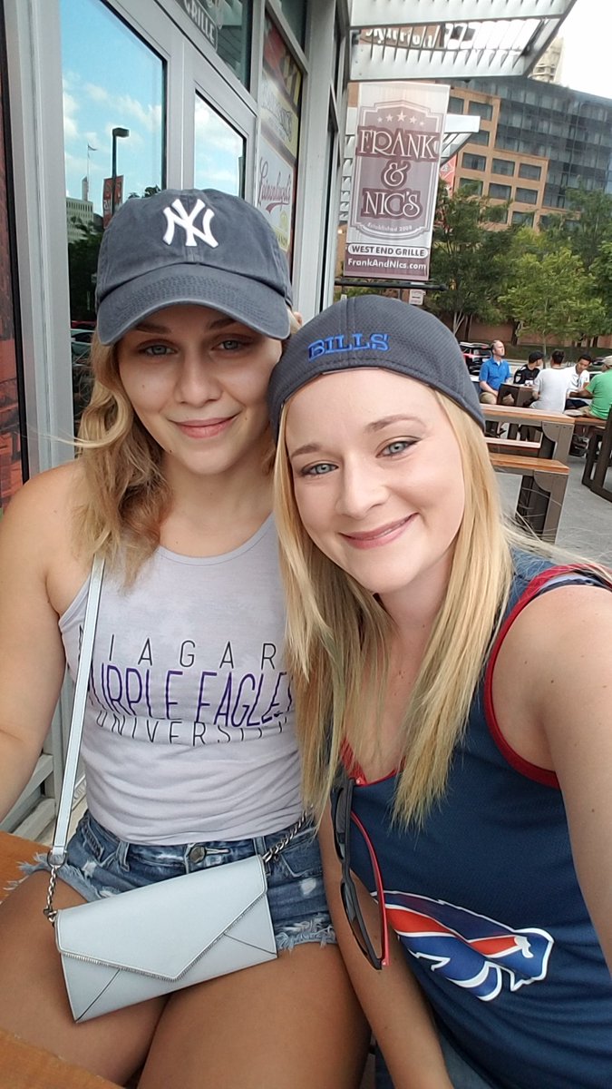 pandadiber's tweet photo. #cousintime #DiBernardocrew #BillsMafia https://t.co/Fqu0V1ODcY
